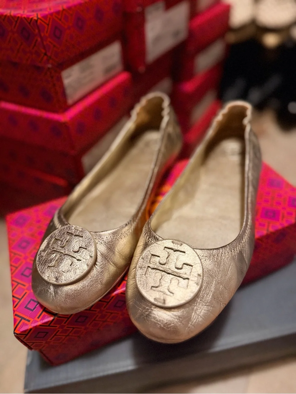 Tory Burch Metallic Gold Leather Logo Ballet Flats in Gold